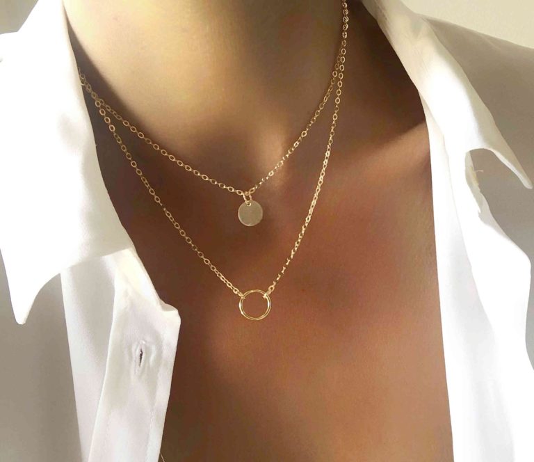 Quel est le collier ras du cou tendance 2024 LES MEILLEURS RAS DU COU